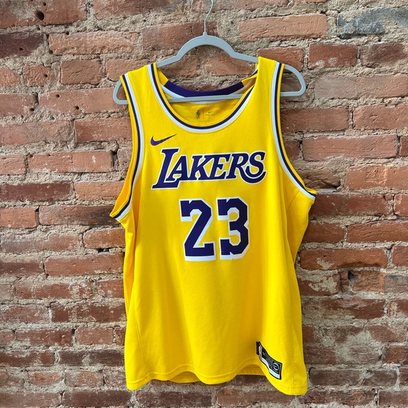 Los Angeles Lakers LeBron James Jersey Size XL - Picture 1 of 2